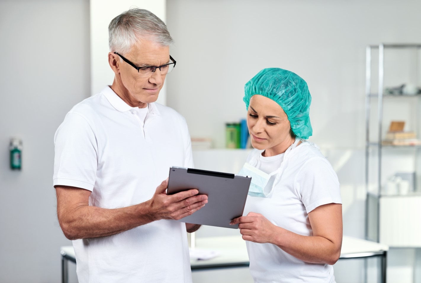 OP Assistenten bei Besprechnung