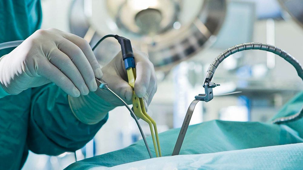 Neurochirurgische Instrumente im OP