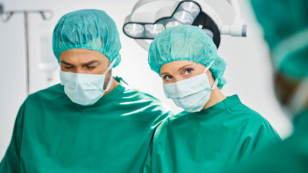 Medizinische Fachkräfte im Operationssaal